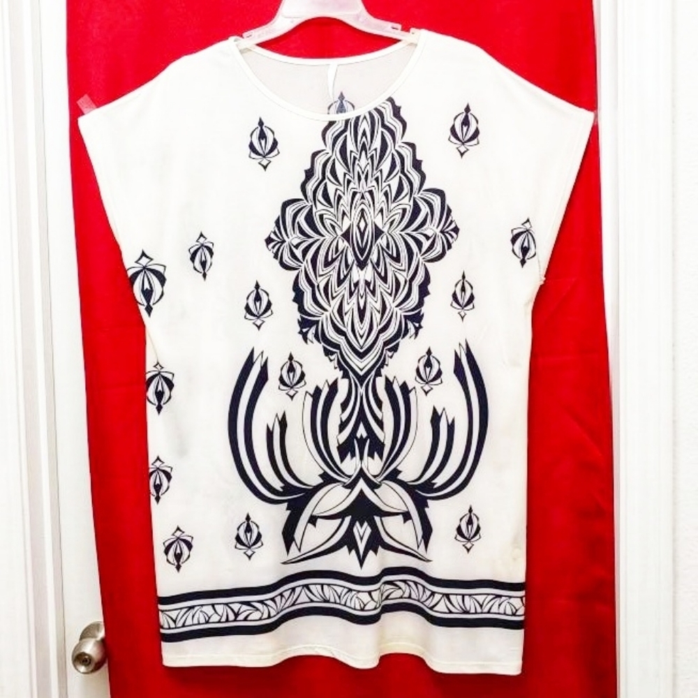 261T236 White & Black Designed Tunic